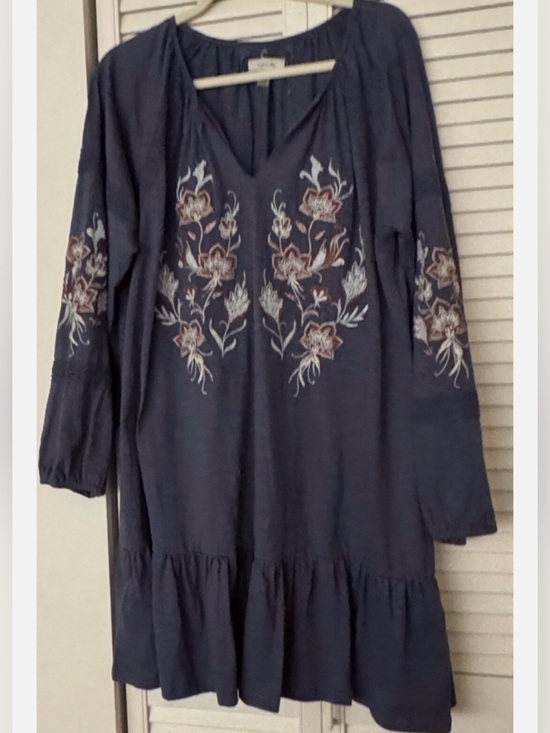 Cupio Dresses & Skirts - Cupio Blue Floral Embroidered Peasant Top dress XL